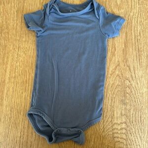 EUC Kyte onesie 6-12 months